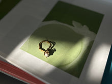 Load image into Gallery viewer, twisted set brass ball ring