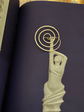Load image into Gallery viewer, brooch series (spiral, wave, loop)