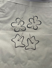 Load image into Gallery viewer, flower fine silver earrings