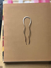 Load image into Gallery viewer, form hairpin brass