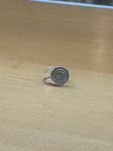Load image into Gallery viewer, Silver spiral ring