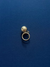 Load image into Gallery viewer, coil silver ball charm ring